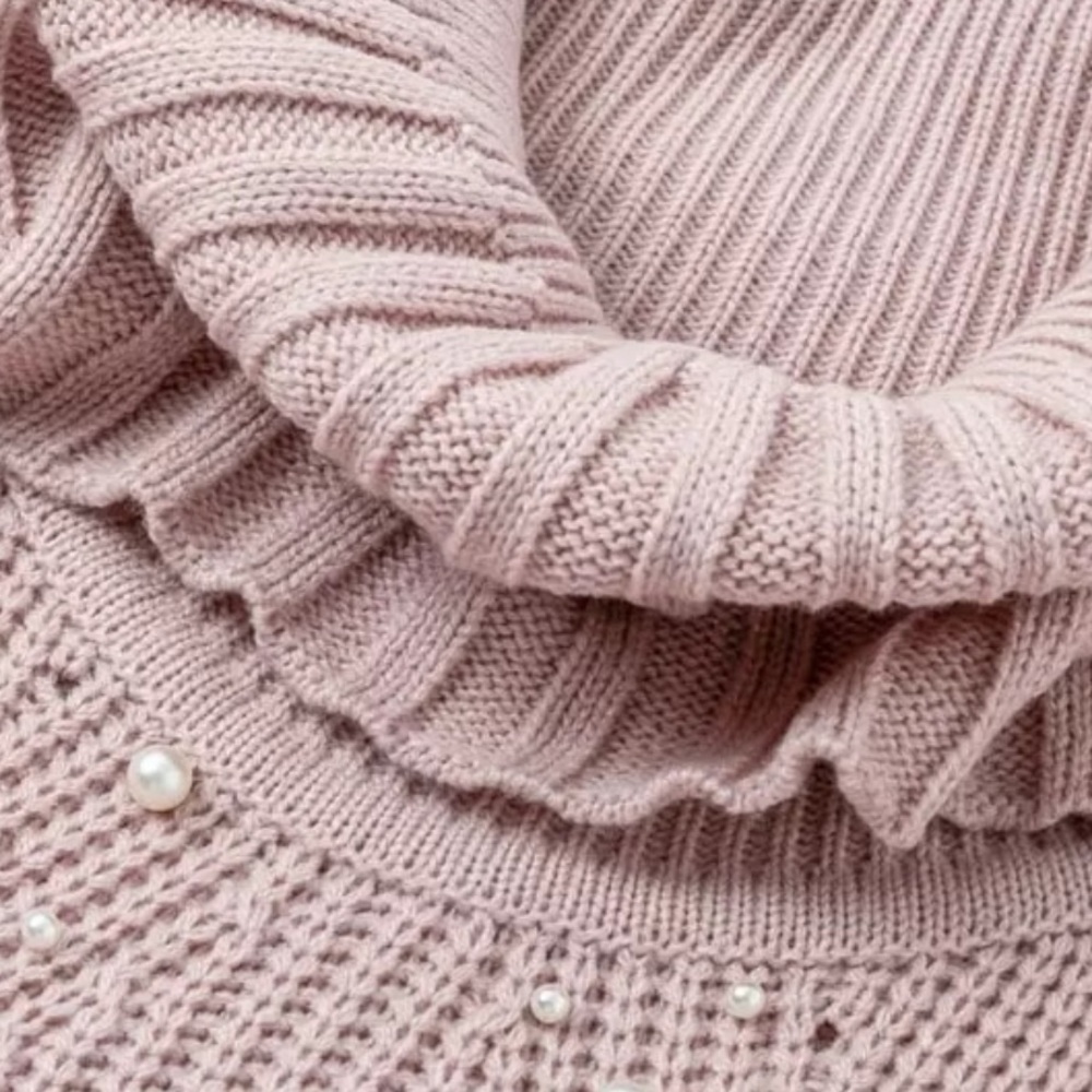 Loose Turtleneck Pearl Pink Sweater - Picture 4 of 8